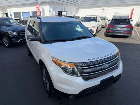 Used 2015 Ford Explorer XLT w/ Equipment Group 202A image 10
