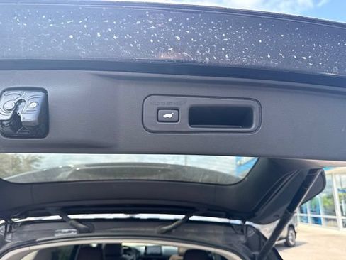 Used 2025 Honda Pilot Elite image 11