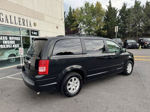 Used 2008 Chrysler Town & Country Touring FWD image 11
