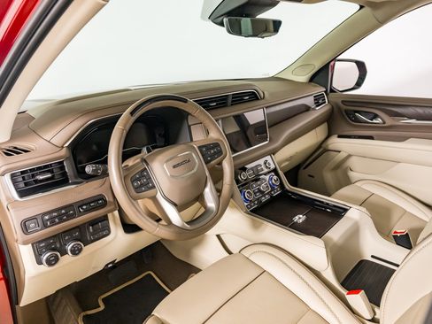 Used 2023 GMC Yukon Denali w/ Denali Reserve Package image 18