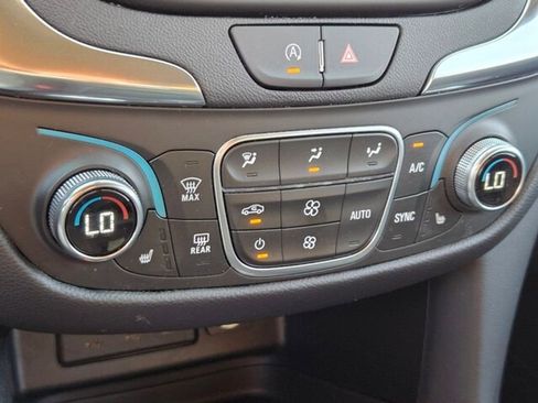 Used 2024 Chevrolet Equinox LT image 18