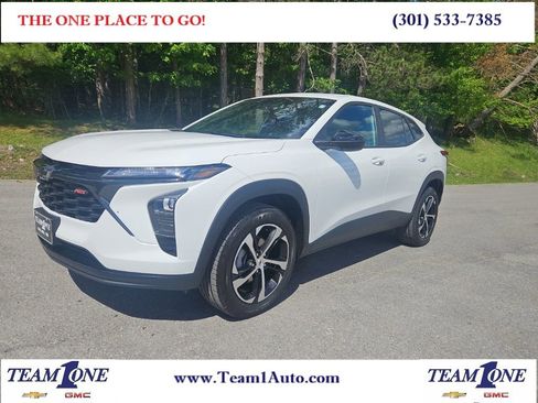 Used 2024 Chevrolet Trax RS w/ Driver Confidence Package FWD image 1