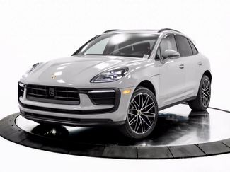 Certified 2025 Porsche Macan video 1