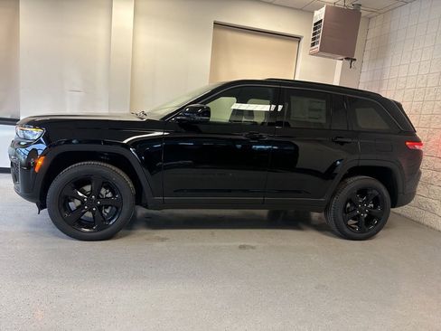 New 2026 Jeep Grand Cherokee Limited AWD/4WD image 15