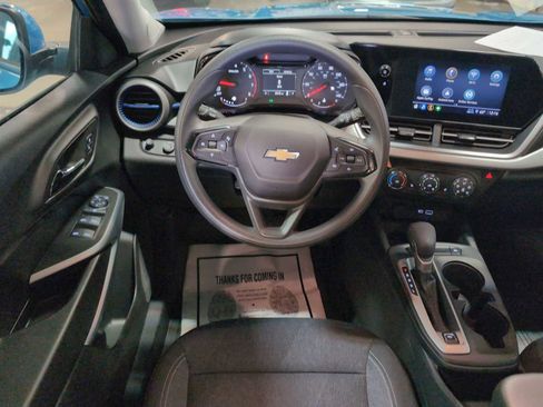Used 2025 Chevrolet Trax LS w/ LS Convenience Package image 10