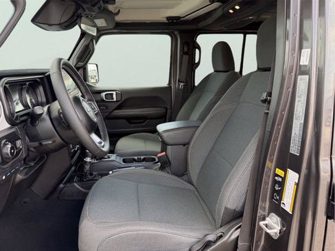 Used 2025 Jeep Wrangler Unlimited Sahara w/ Safety Group AWD/4WD image 15