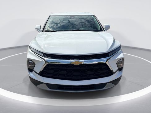 Used 2025 Chevrolet Blazer LT FWD image 2