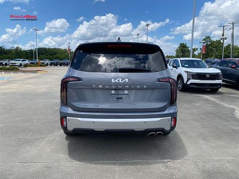 Used 2024 Kia Telluride EX w/ EX Captain's Chair Package FWD image 6