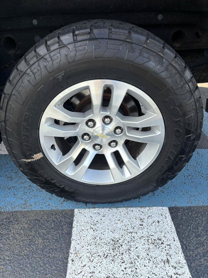 Used 2018 Chevrolet Silverado 1500 LTZ w/ LTZ Plus Package AWD/4WD image 29