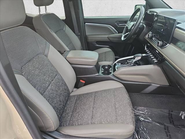 Used 2024 Chevrolet Colorado ZR2 w/ Technology Package AWD/4WD image 20