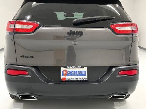 Used 2018 Jeep Cherokee Latitude w/ Altitude Package AWD/4WD image 9