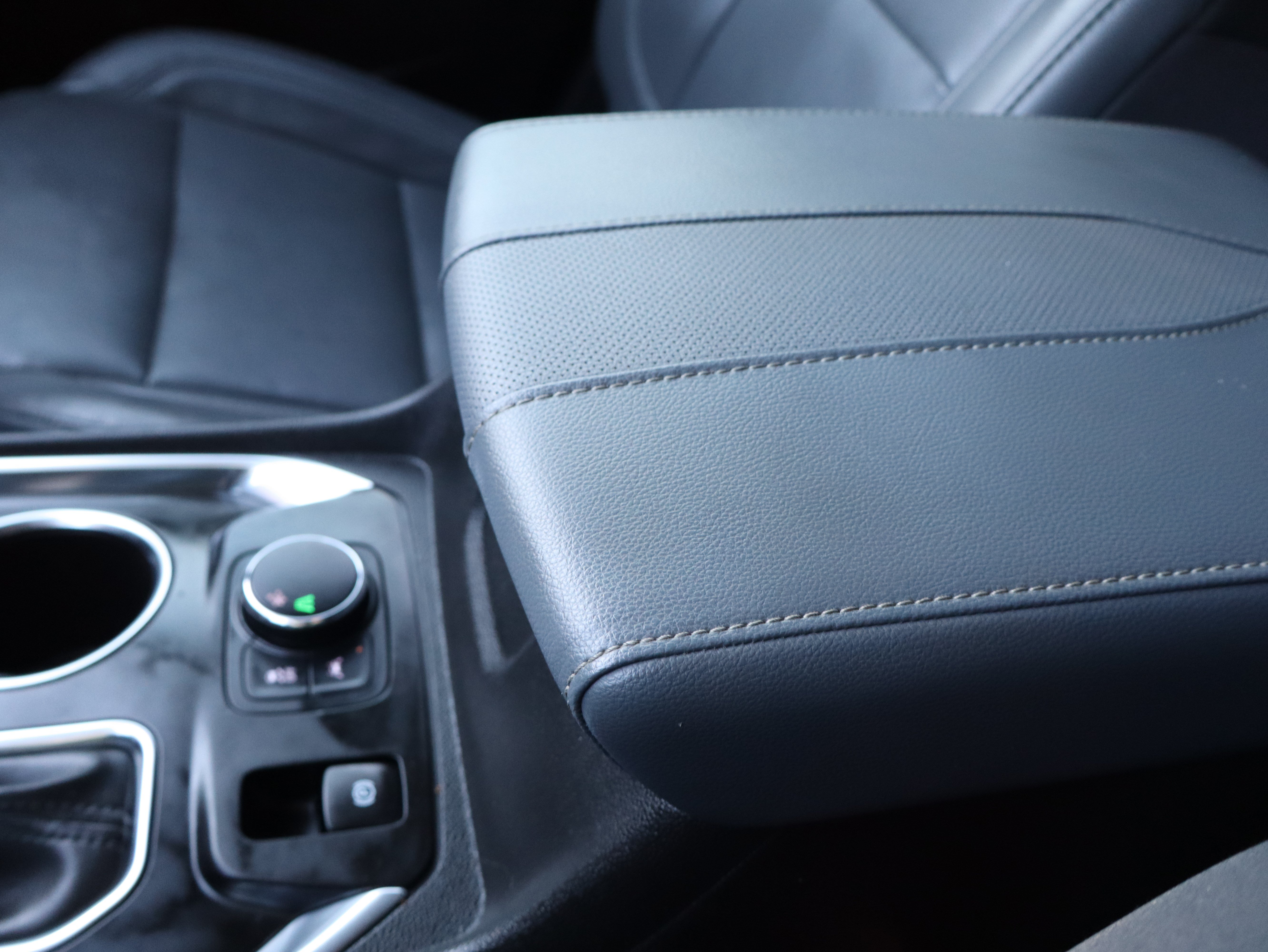 Used 2021 Chevrolet Traverse Premier FWD image 44