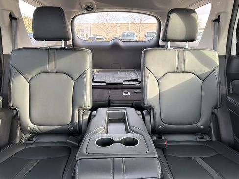 Used 2025 Honda Pilot EX-L image 32