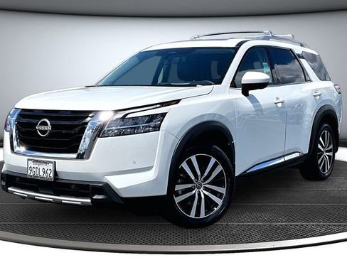 Certified 2023 Nissan Pathfinder Platinum w/ Cargo Package FWD image 3