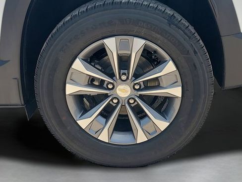 New 2026 Chevrolet Equinox LT w/ Convenience Package II FWD image 34