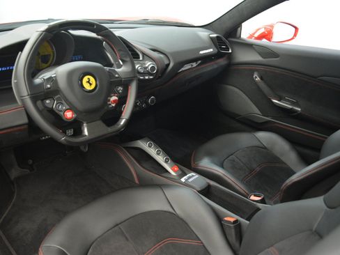 Certified 2018 Ferrari 488 GTB RWD image 13