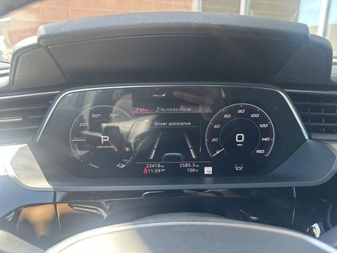 Used 2023 Audi e-tron Premium Plus w/ Premium Plus Package AWD/4WD image 15