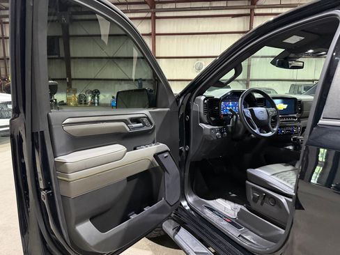Used 2024 Chevrolet Silverado 1500 ZR2 AWD/4WD image 12