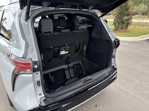 Used 2024 Toyota Sienna XSE image 12