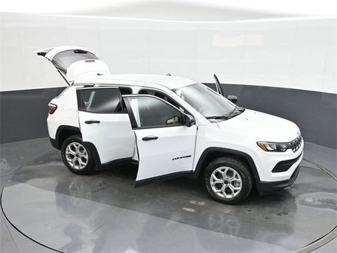Used 2025 Jeep Compass Sport image 49