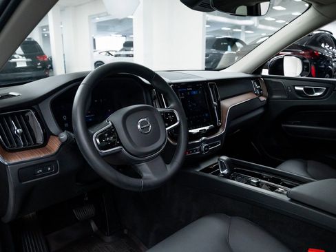 Used 2024 Volvo XC60 T8 Plus image 19