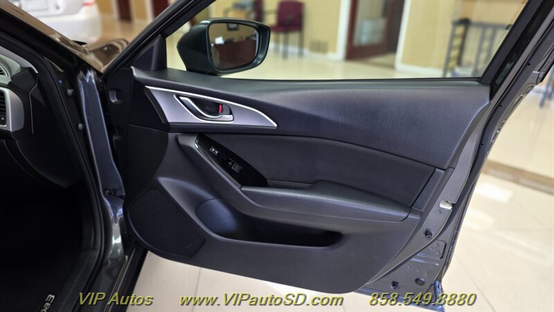 Used 2018 MAZDA MAZDA3 Sport FWD image 12