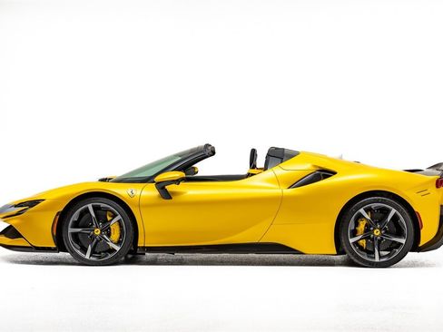 Used 2023 Ferrari SF90 Spider image 6