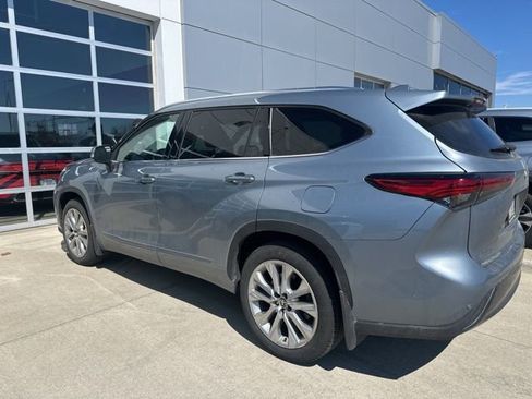 Used 2022 Toyota Highlander Limited image 5