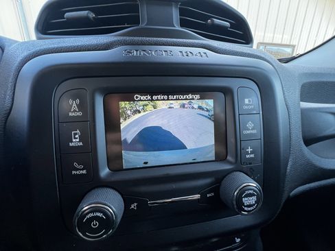 Used 2015 Jeep Renegade Latitude w/ Cold Weather Group II image 17