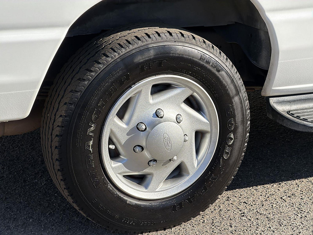 Used 2008 Ford E-350 and Econoline 350 XLT RWD image 26