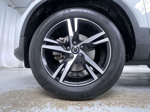 Used 2025 Volvo XC40 B5 Core image 8