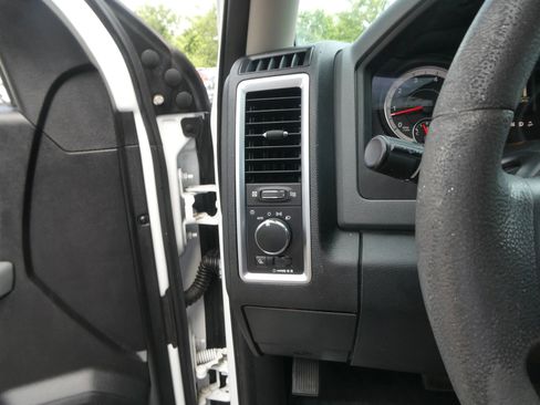 Used 2016 RAM 1500 Classic SLT RWD image 15