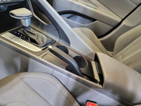 Used 2023 Hyundai Elantra SE w/ Cargo Package image 26