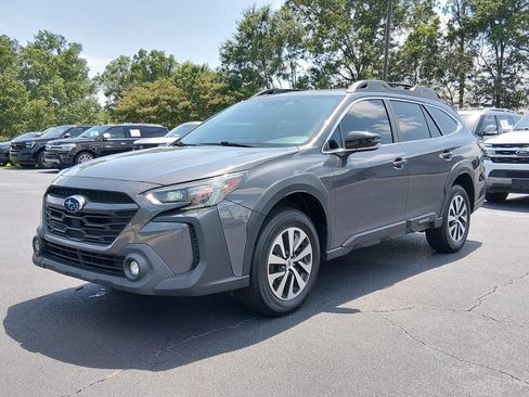 Used 2023 Subaru Outback Premium AWD/4WD image 9