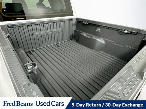 Used 2025 Toyota Tacoma SR5 AWD/4WD image 34