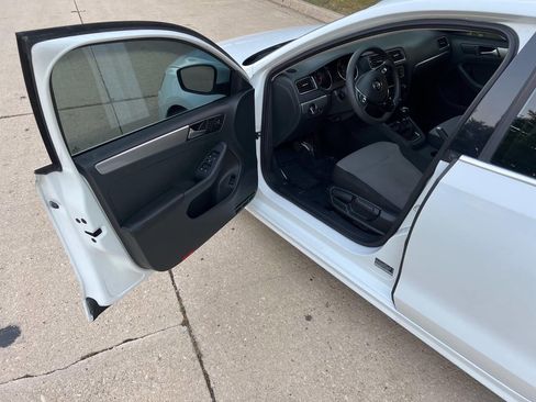 Used 2017 Volkswagen Jetta S image 18
