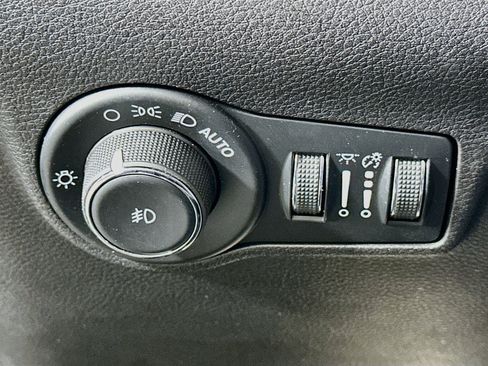 Used 2023 Jeep Compass Limited AWD/4WD image 17