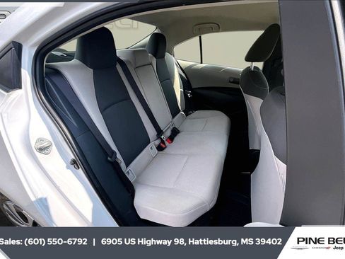 Used 2022 Toyota Corolla LE image 20