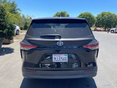 Used 2022 Toyota Sienna LE FWD image 5