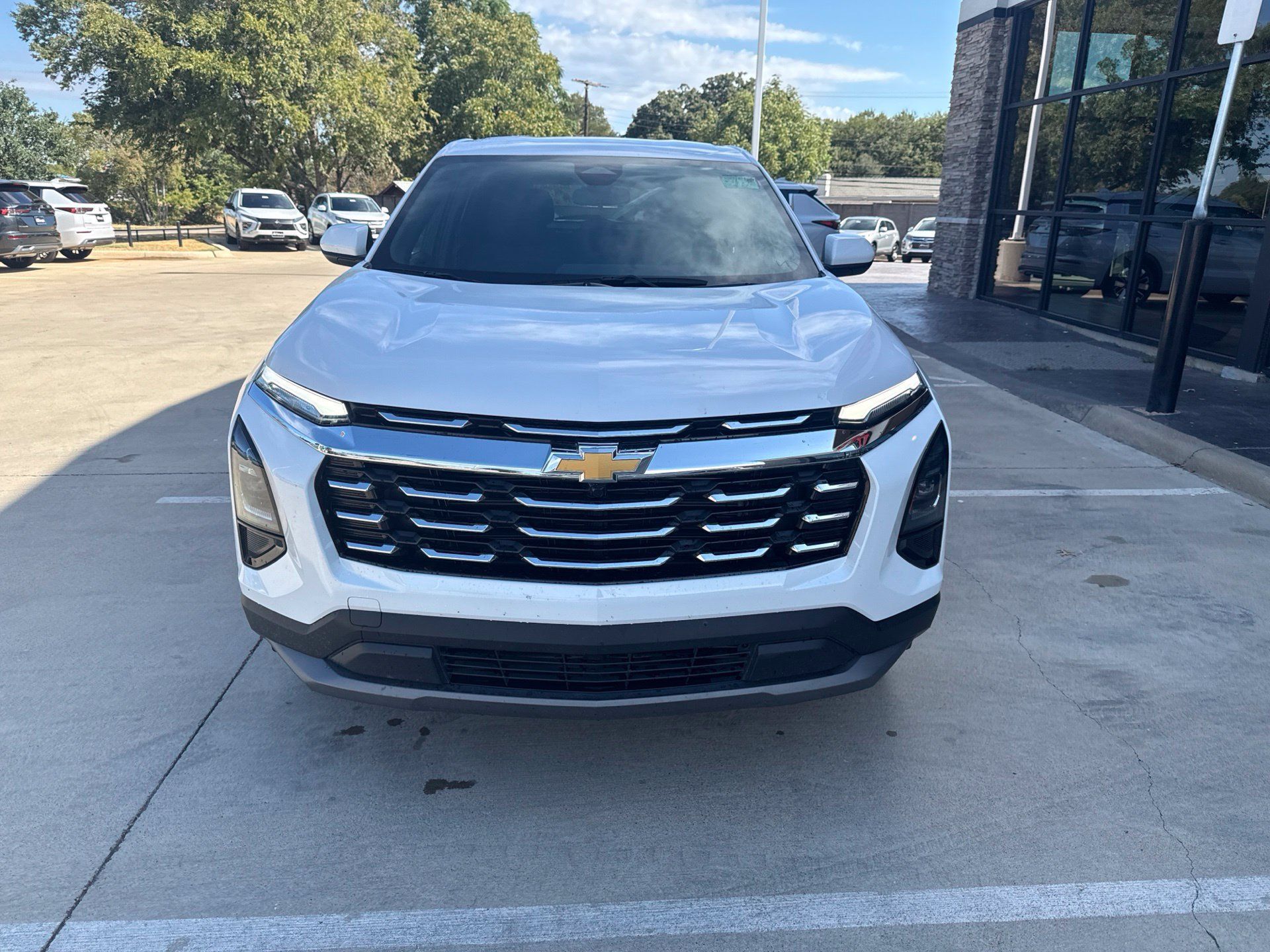 Used 2025 Chevrolet Equinox LT AWD/4WD image 2