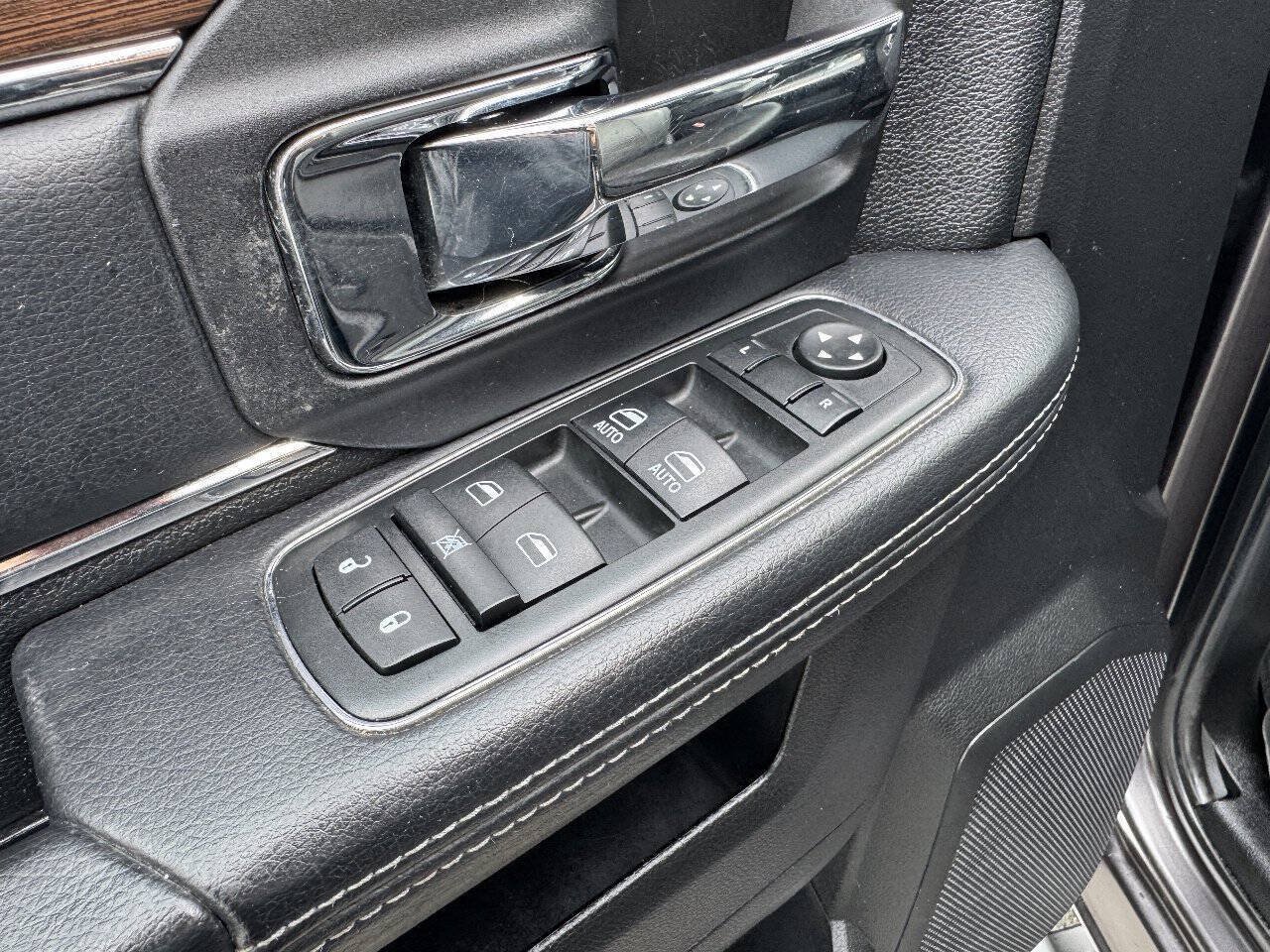 Used 2015 RAM 1500 Laramie AWD/4WD image 27