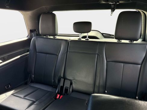 Used 2020 Ford Expedition XLT w/ Equipment Group 202A RWD image 12