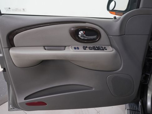 Used 2005 Buick Rainier CXL image 20