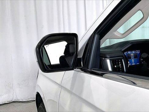 Used 2024 Ford Expedition XLT image 10