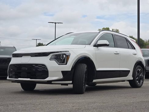 Used 2026 Kia Niro Wind w/ Wind Preserve Package FWD image 12