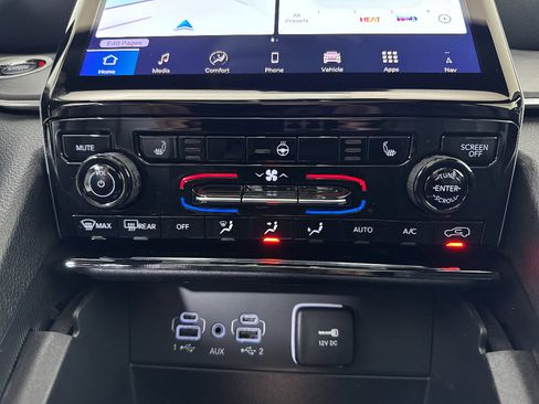New 2025 Jeep Grand Cherokee L Limited w/ Black Appearance Package AWD/4WD image 27