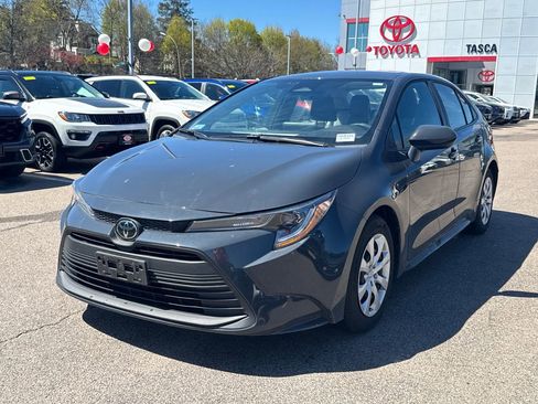 Used 2025 Toyota Corolla LE FWD image 3