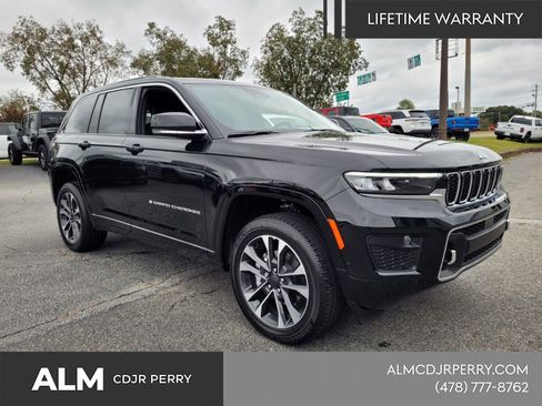 New 2025 Jeep Grand Cherokee Overland w/ Luxury Tech Group IV AWD/4WD image 18
