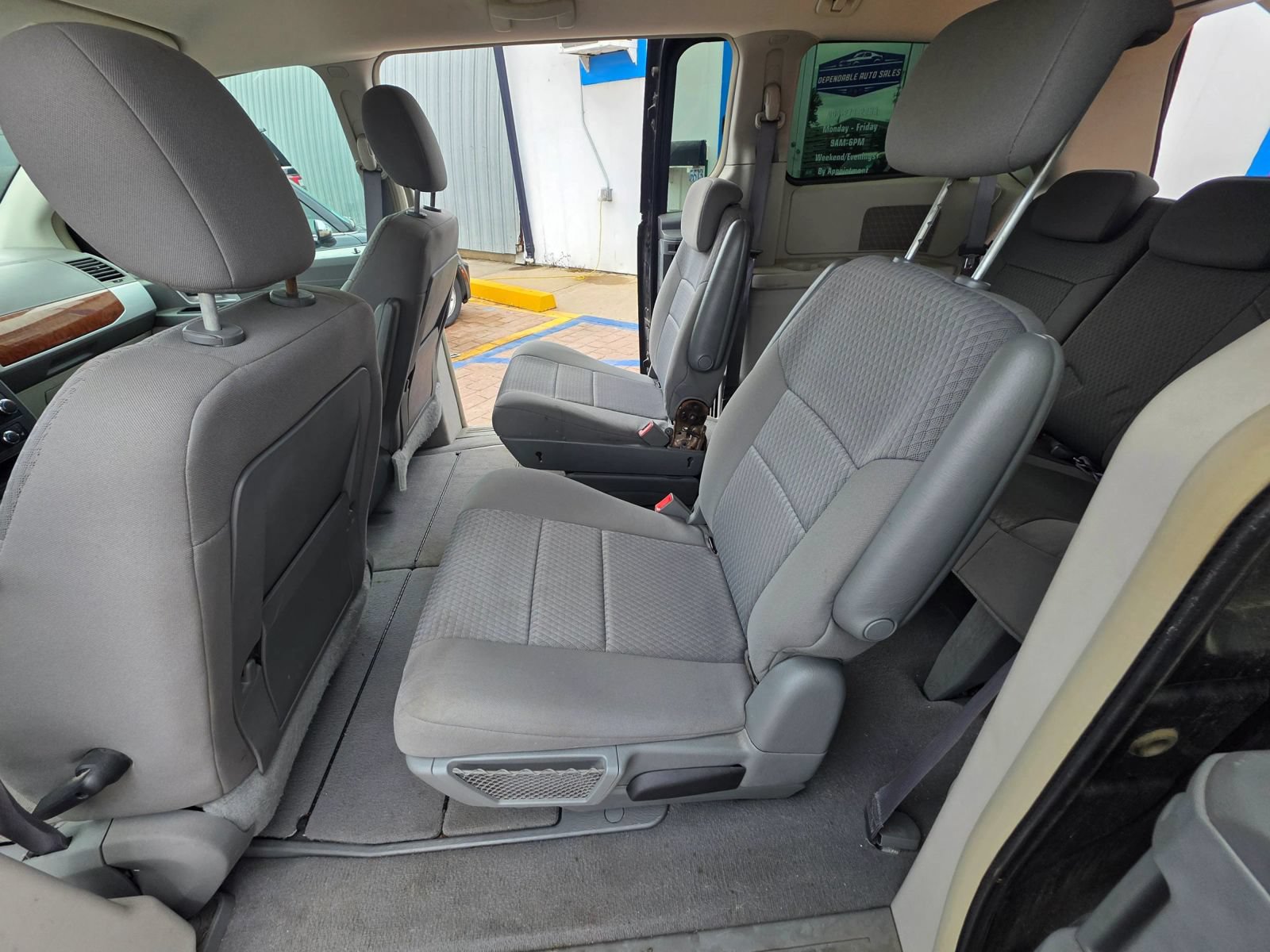Used 2008 Chrysler Town & Country Touring FWD image 12