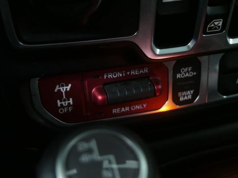 Used 2025 Jeep Wrangler Unlimited Rubicon AWD/4WD image 27
